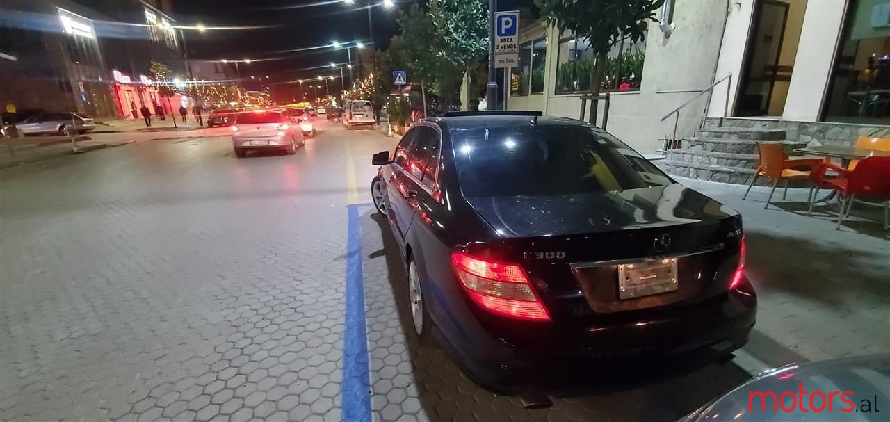 2011' Mercedes-Benz C 300 photo #2