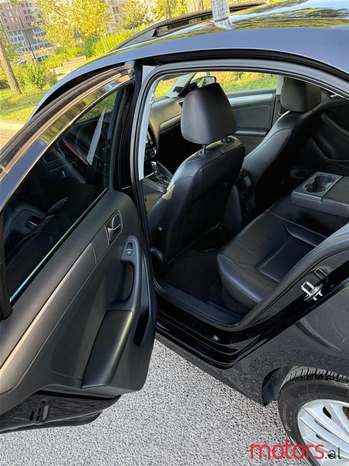 2015' Volkswagen Jetta photo #5