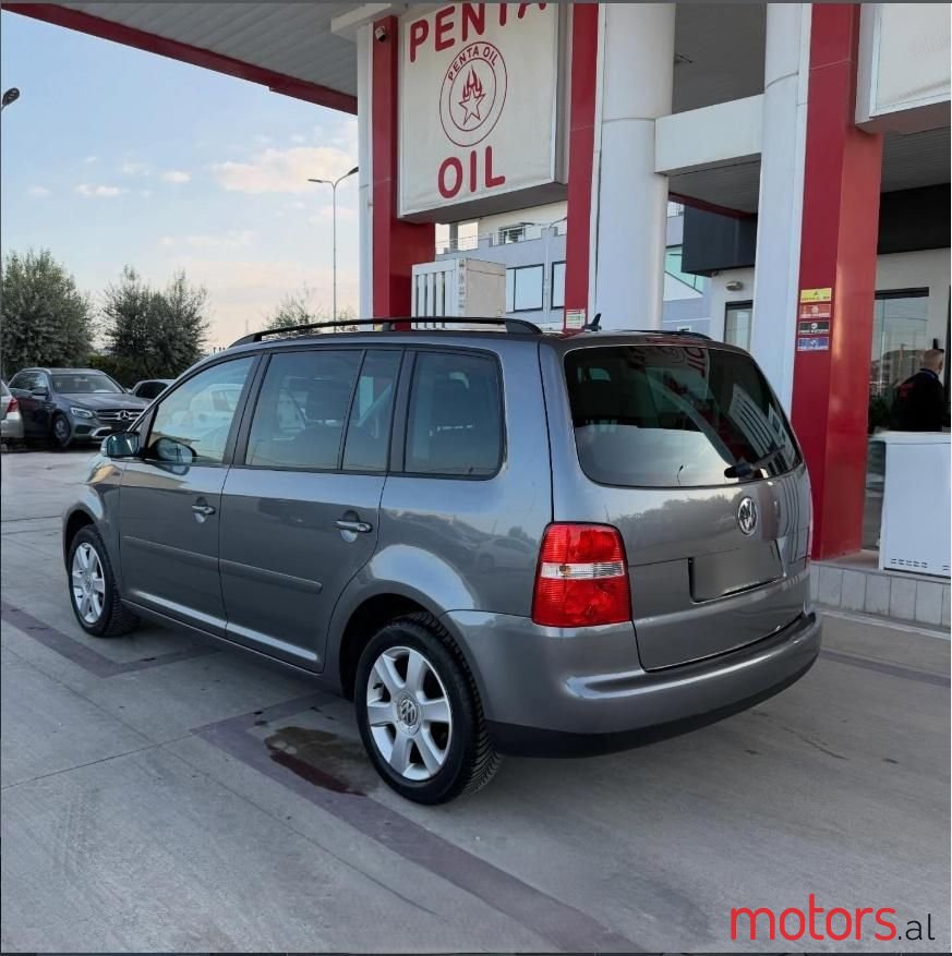 2006' Volkswagen Touran photo #2
