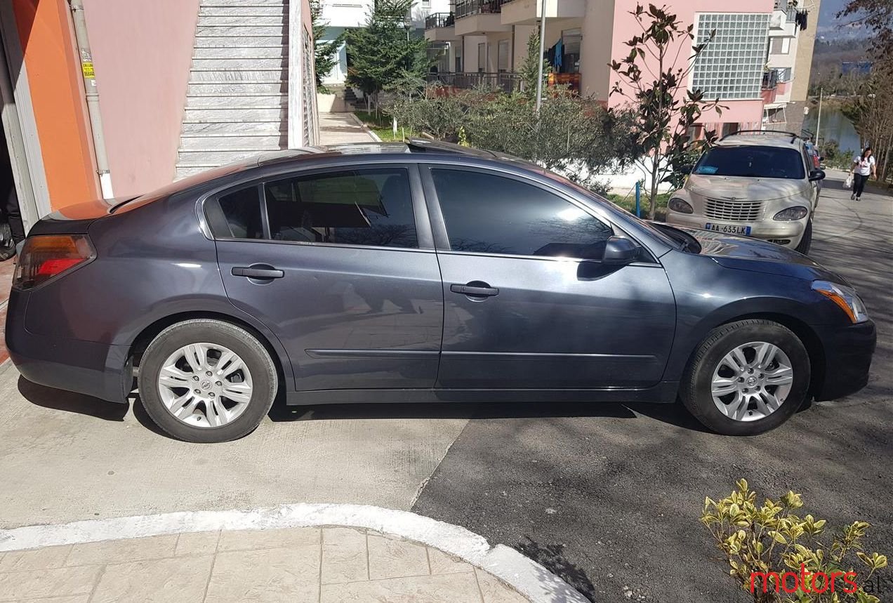 2010' Nissan Altima photo #1
