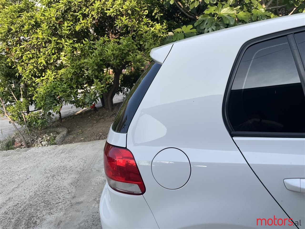 2010' Volkswagen Golf photo #4