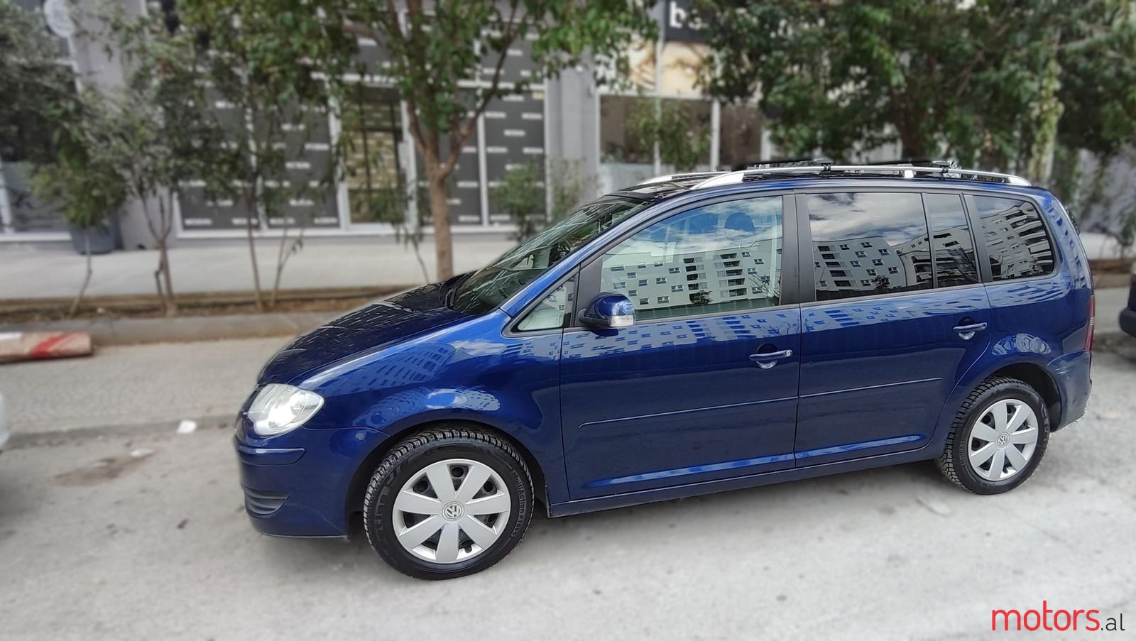 2007' Volkswagen Touran photo #1