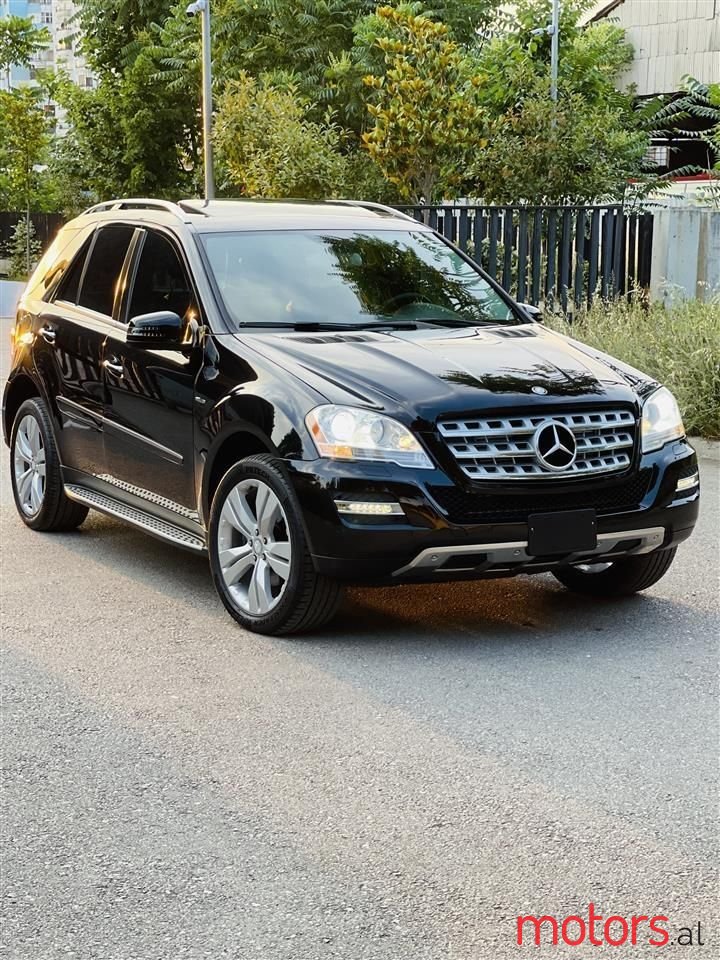 2011' Mercedes-Benz 350 photo #3