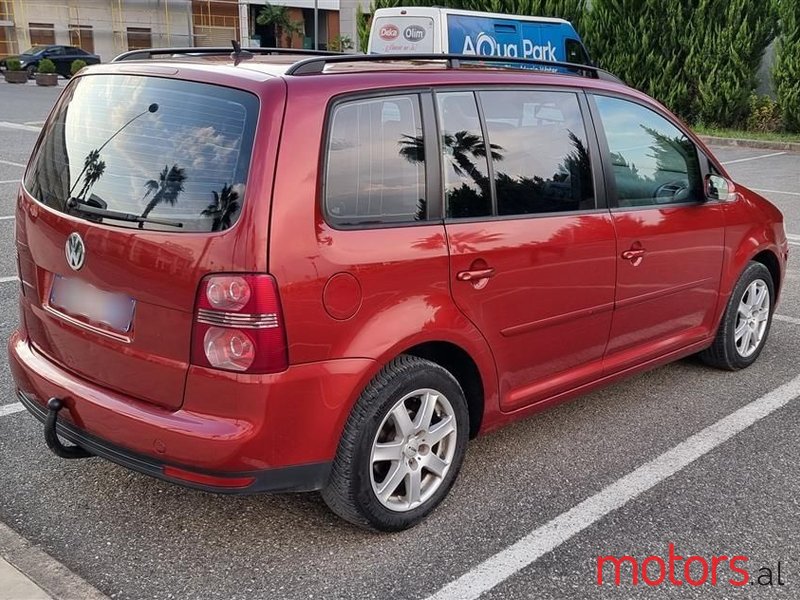 2009' Volkswagen Touran photo #5