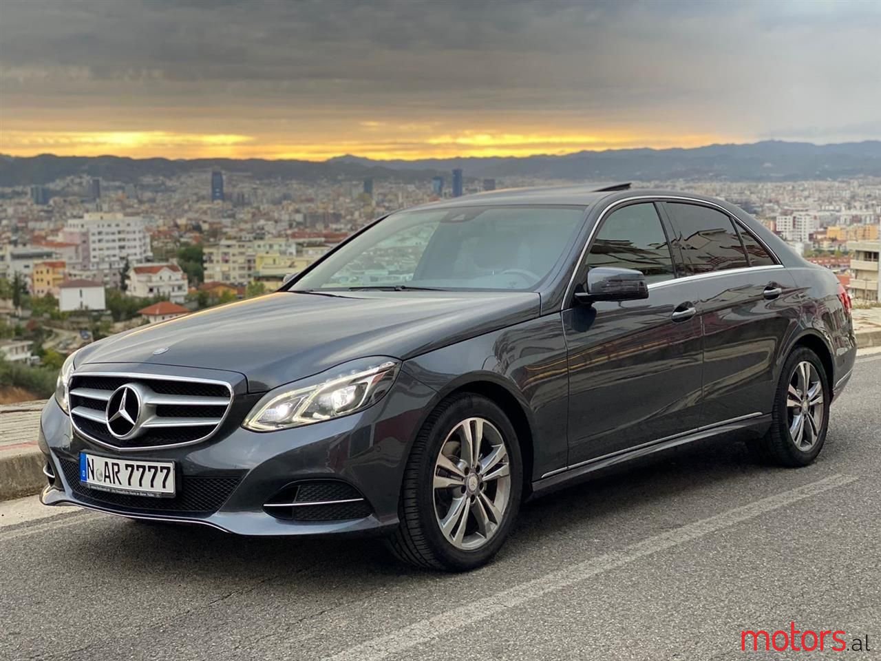 2013' Mercedes-Benz E 220 photo #1