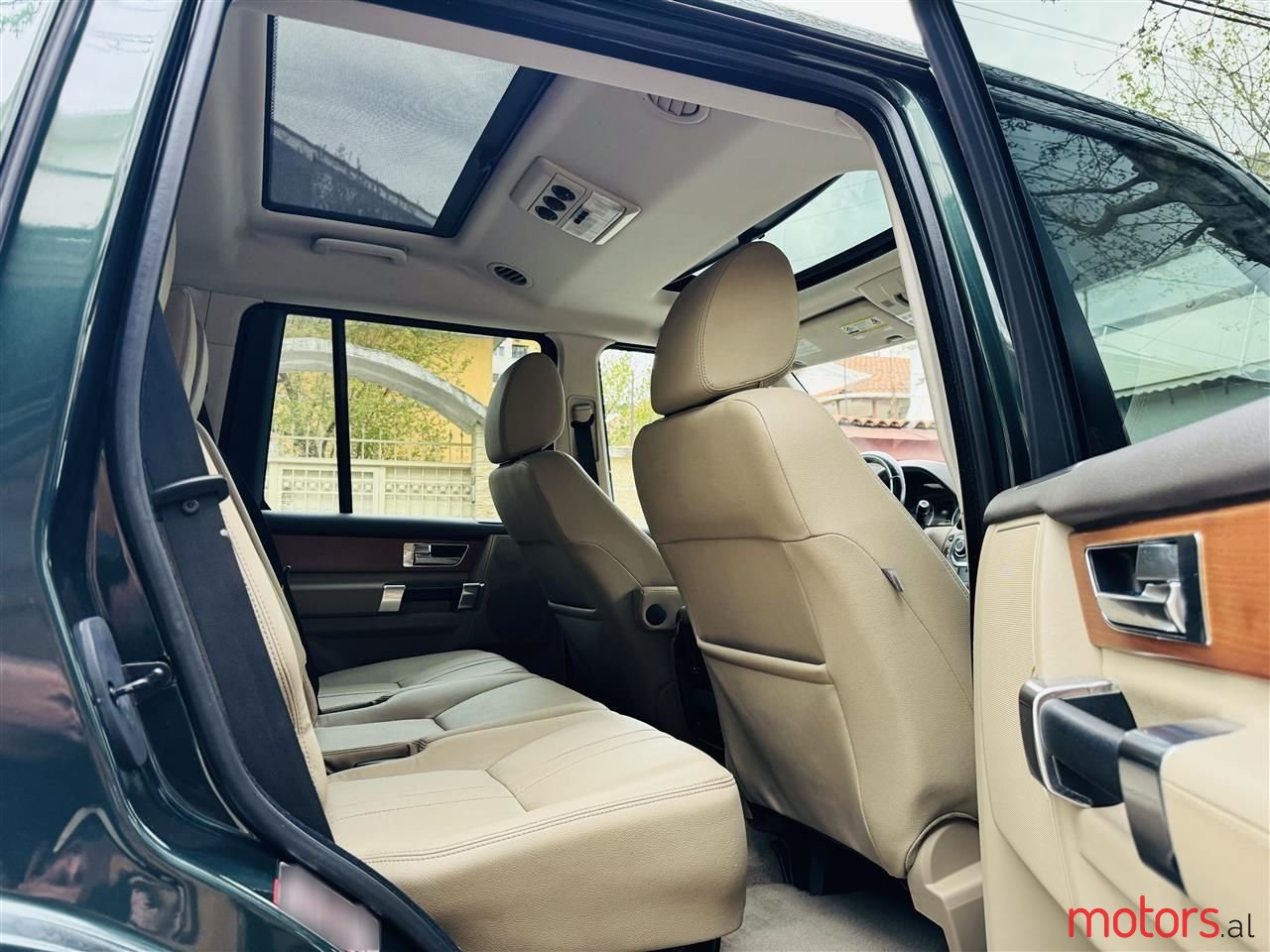 2012' Land Rover Discovery photo #4