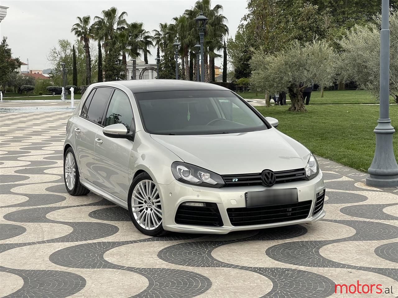 2010' Volkswagen Golf photo #1