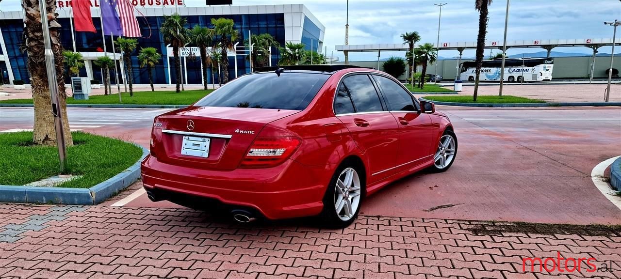 2012' Mercedes-Benz C 300 photo #1
