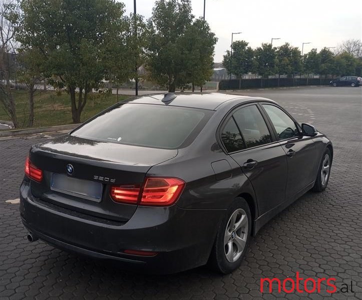 2013' BMW 320 photo #5