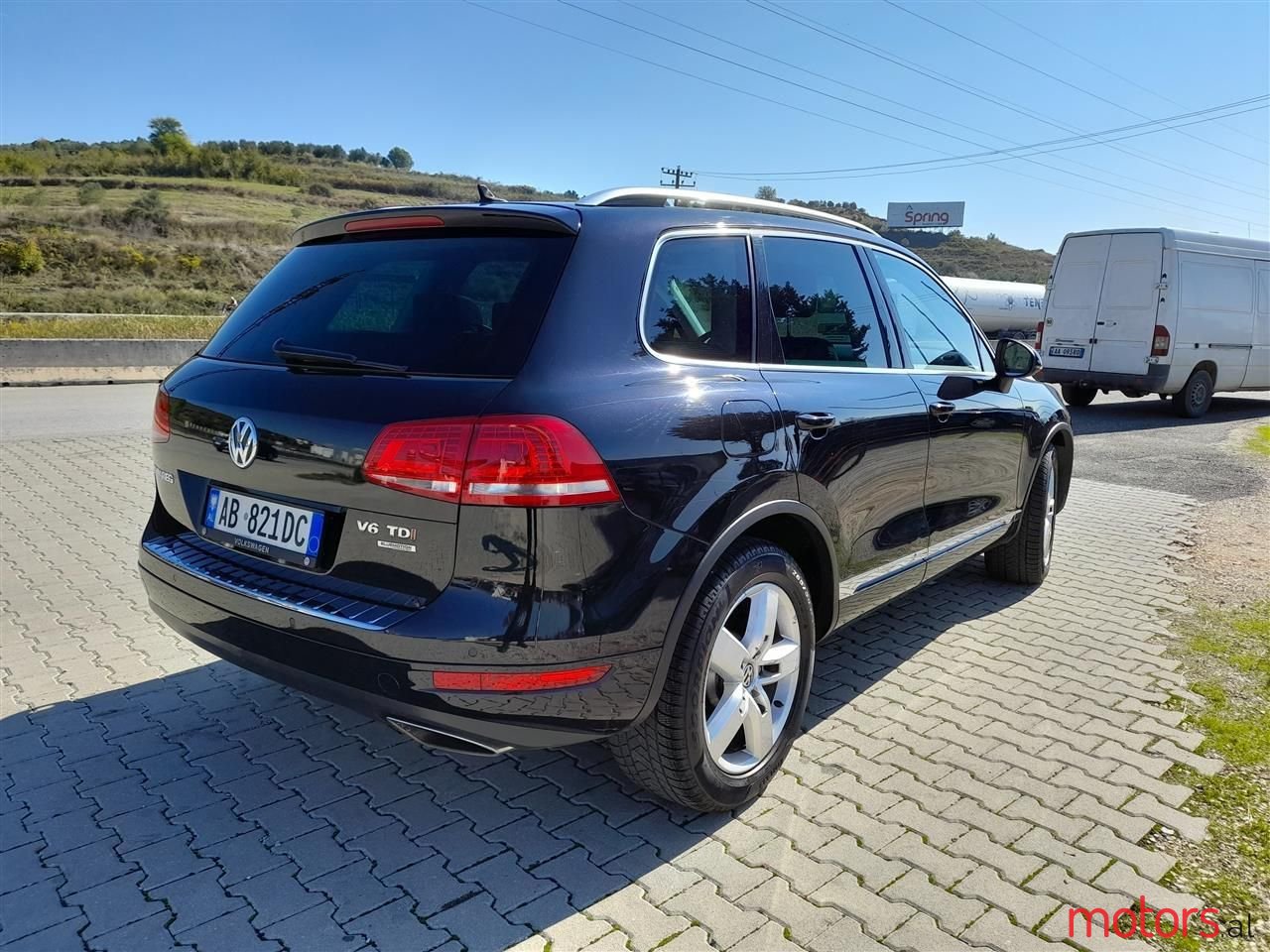 2013' Volkswagen Touareg photo #4