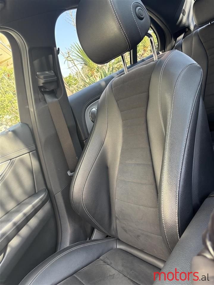 2019' Mercedes-Benz E 220 photo #2