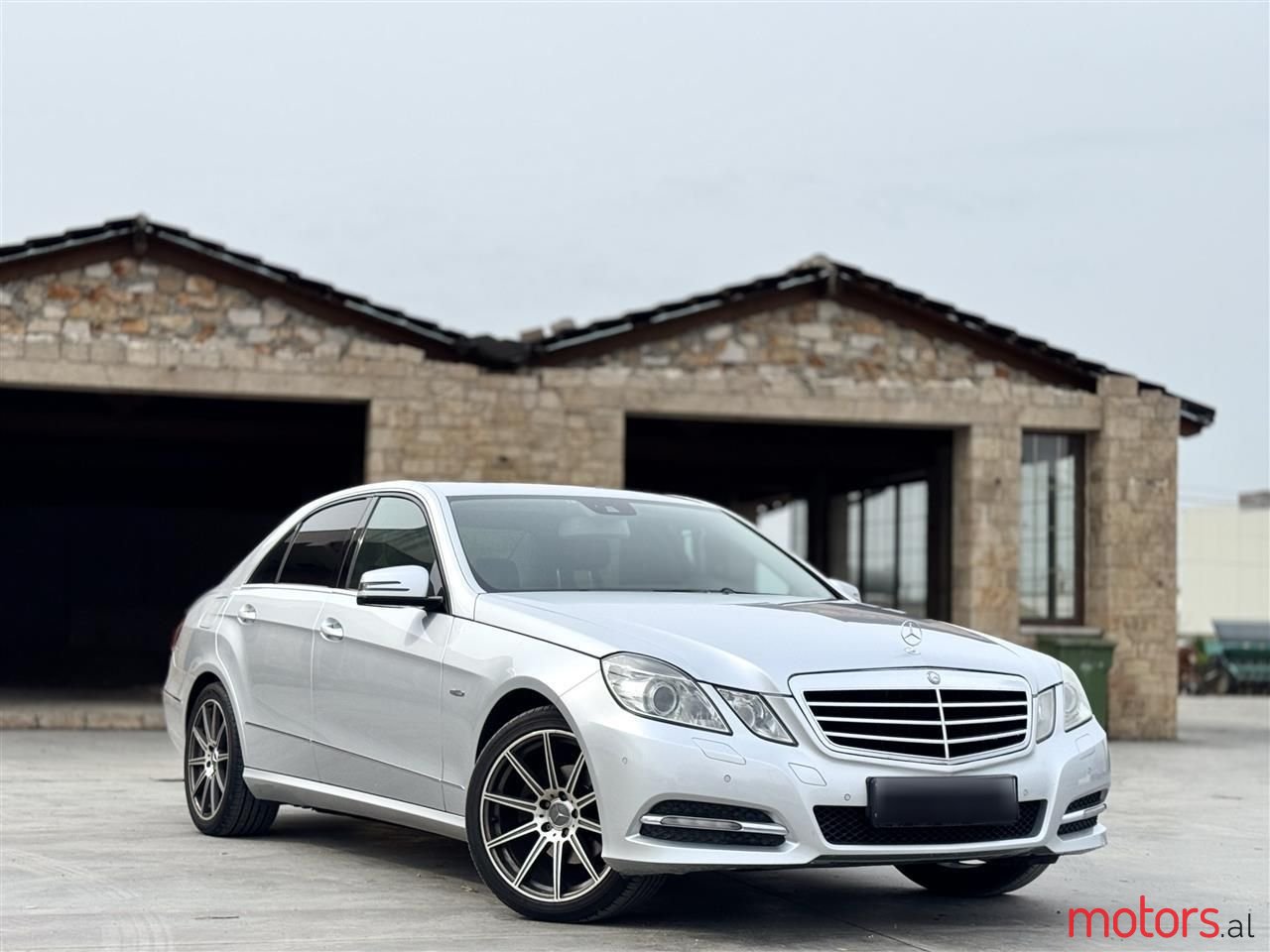 2012' Mercedes-Benz E 220 photo #6