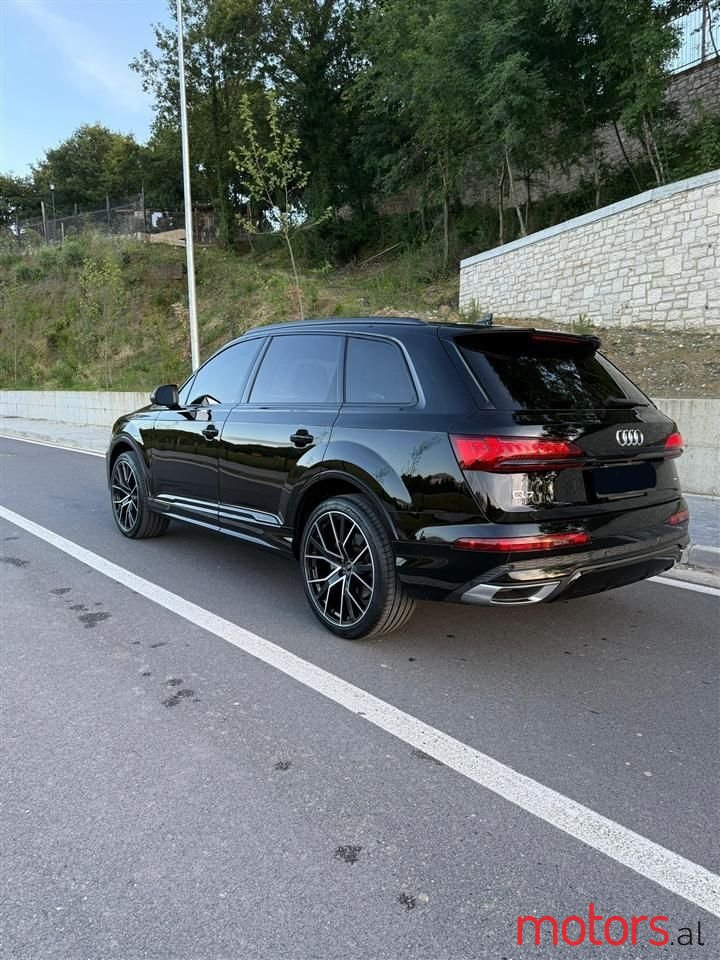 2021' Audi Q7 photo #4