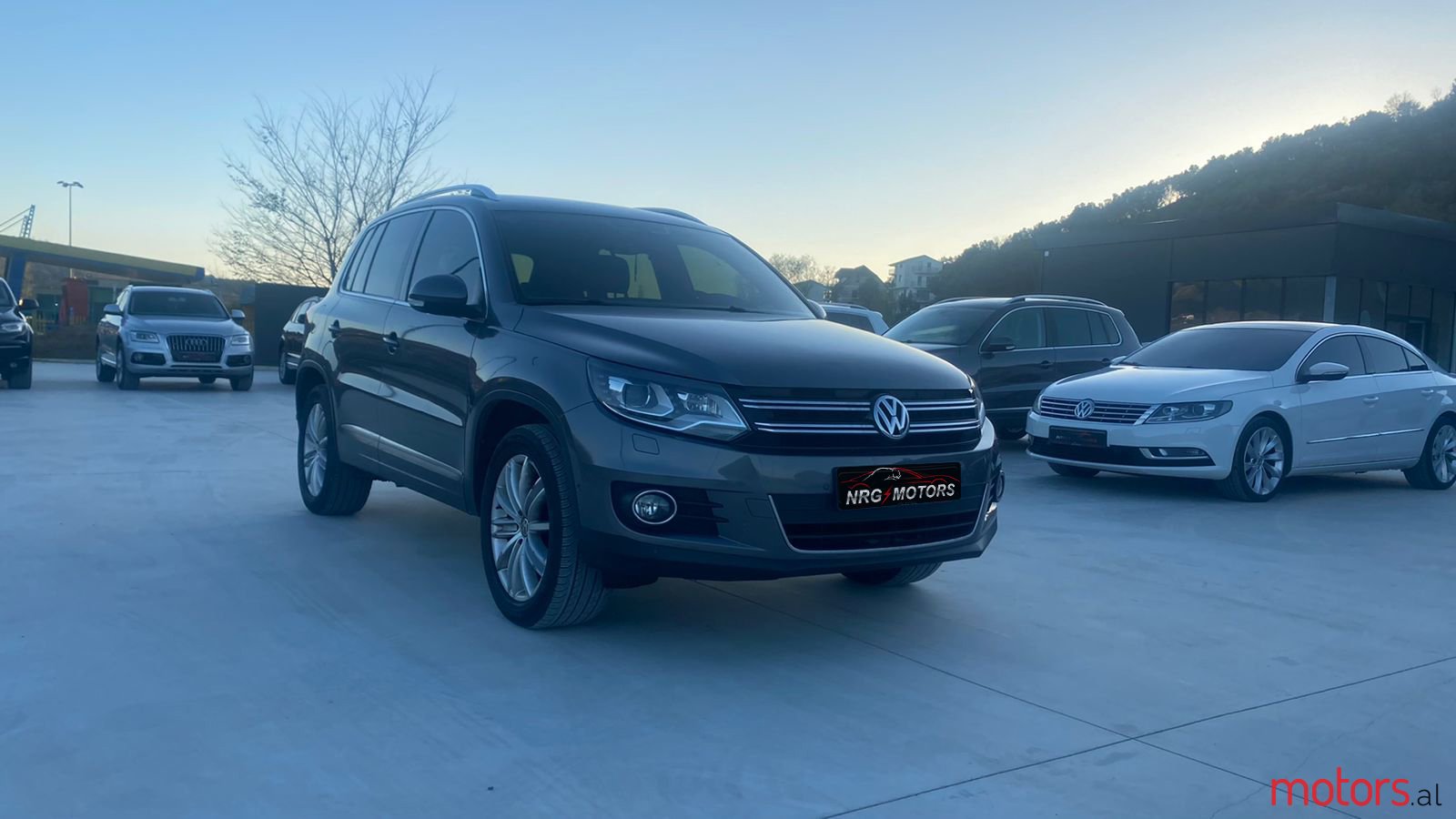 2016' Volkswagen Tiguan photo #2