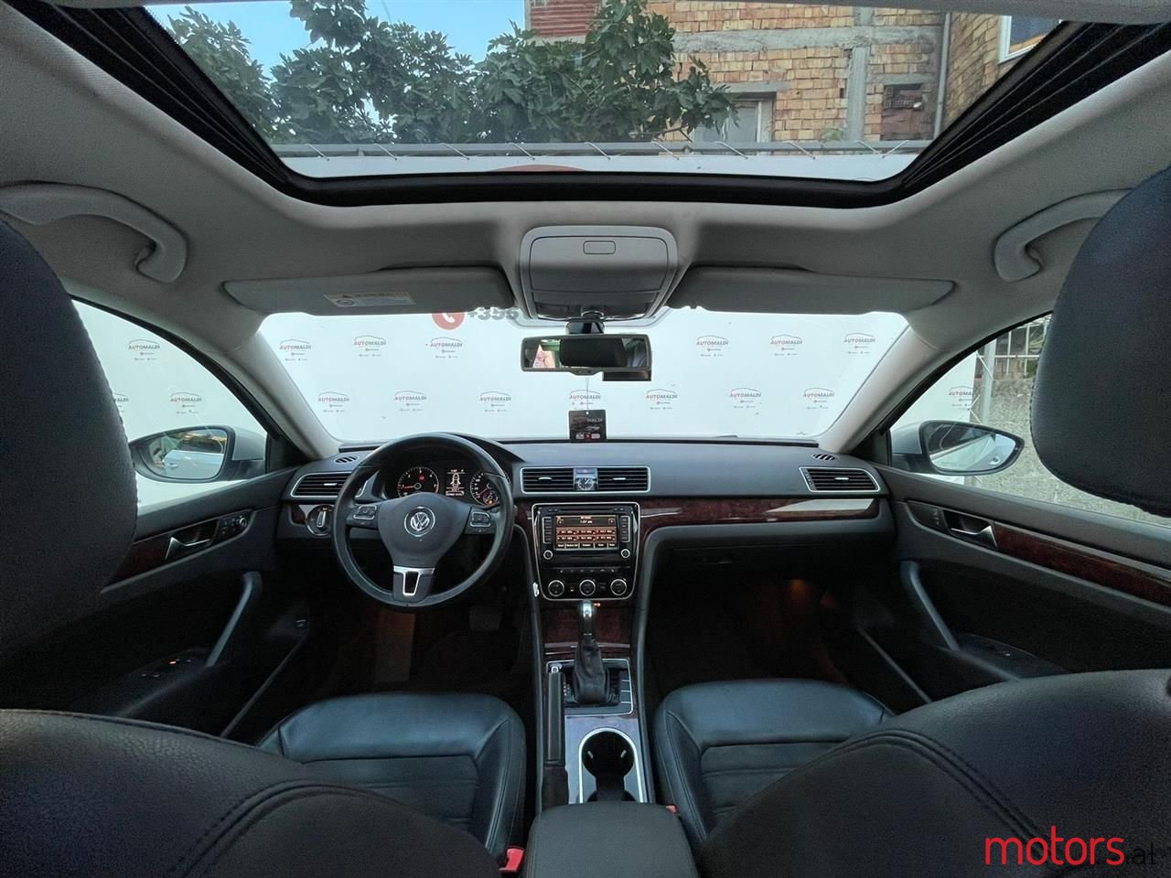 2013' Volkswagen Passat photo #5