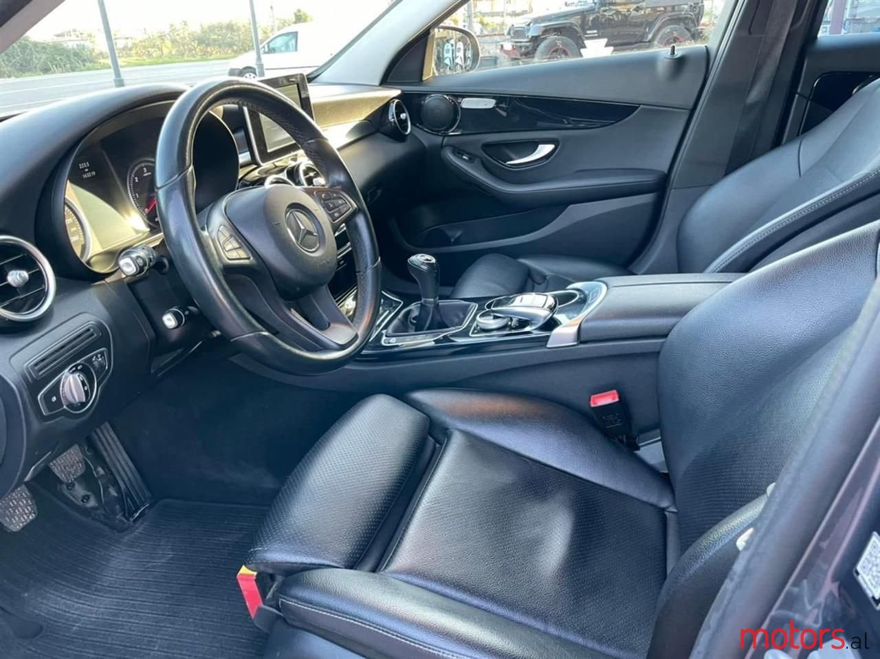 2015' Mercedes-Benz C 200 photo #2