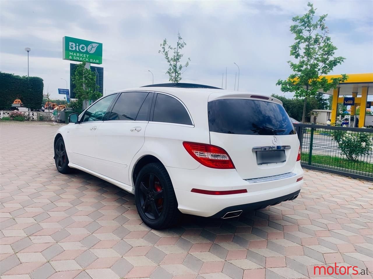 2012' Mercedes-Benz R 350 photo #3