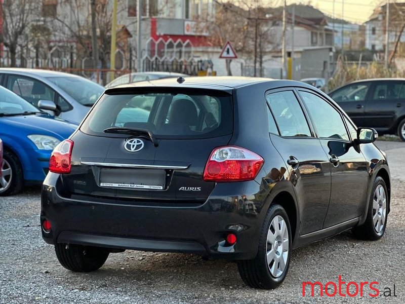 2010' Toyota Auris photo #3