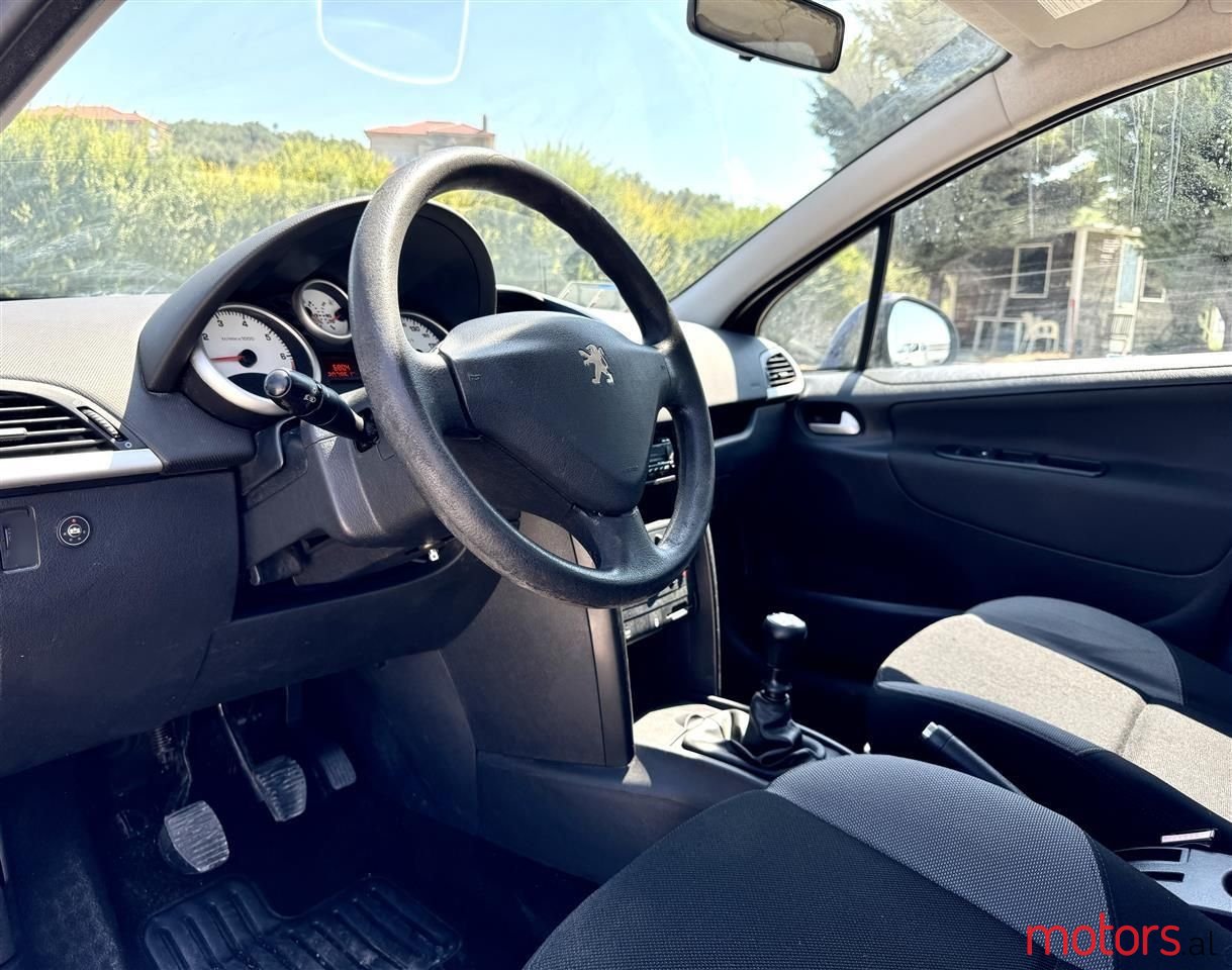 2010' Peugeot 207 photo #3