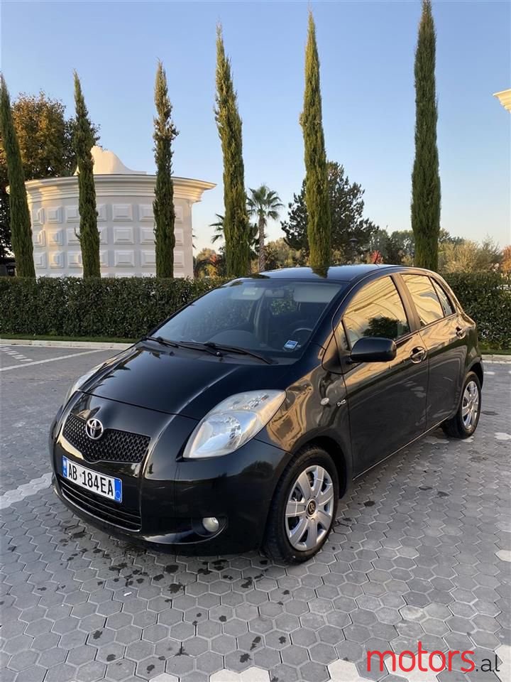 2008' Toyota Yaris photo #1