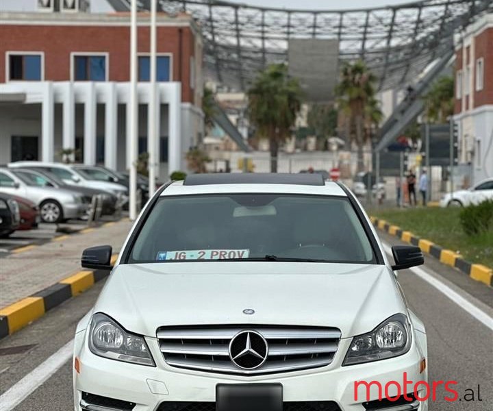 2012' Mercedes-Benz C 300 photo #1