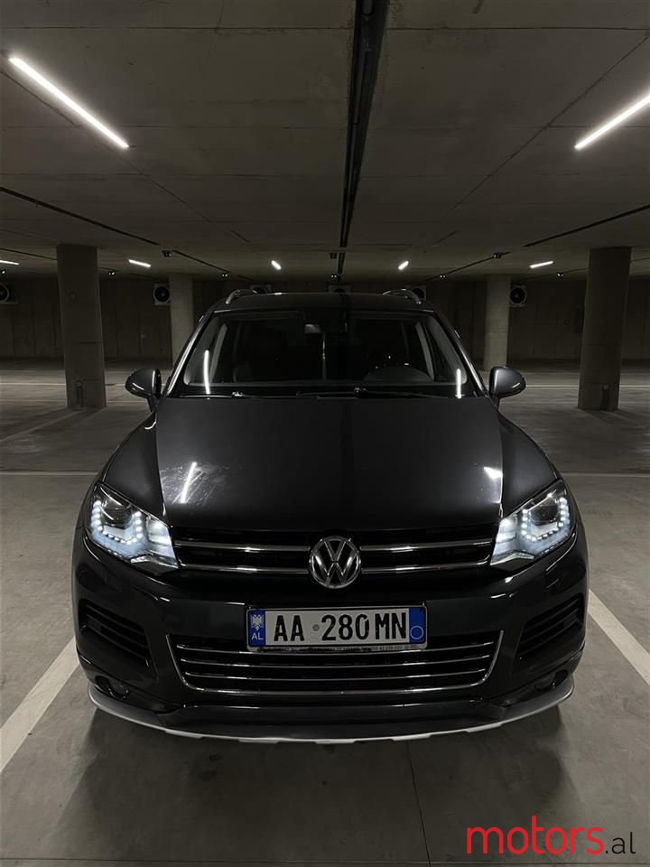 2014' Volkswagen Touareg photo #5