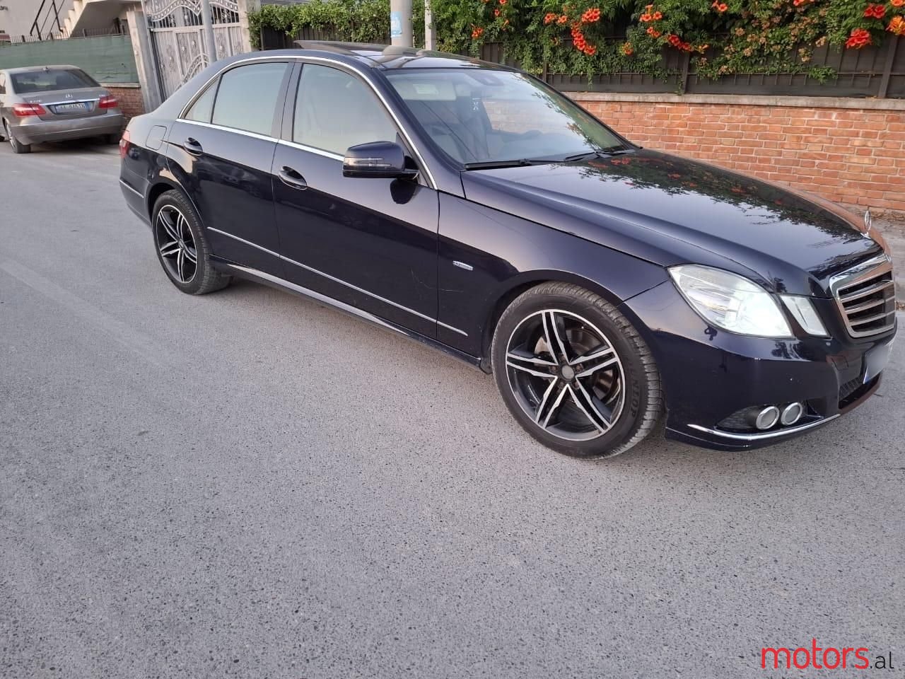 2010' Mercedes-Benz E 220 photo #2