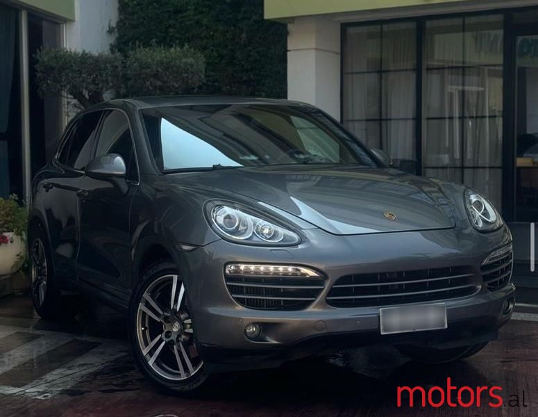 2012' Porsche Cayenne photo #1