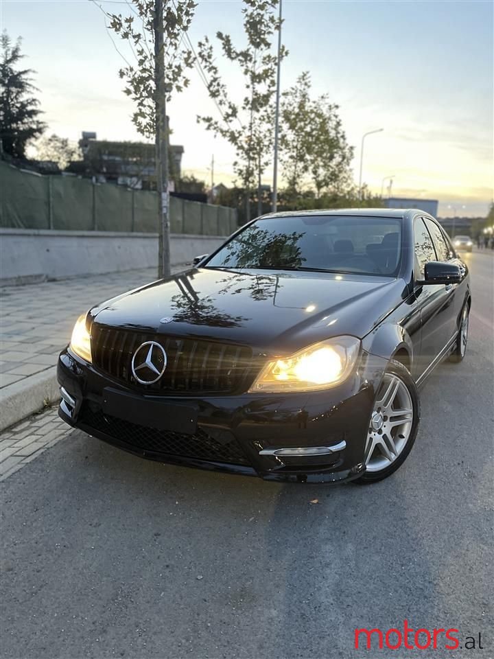 2012' Mercedes-Benz C 300 photo #1