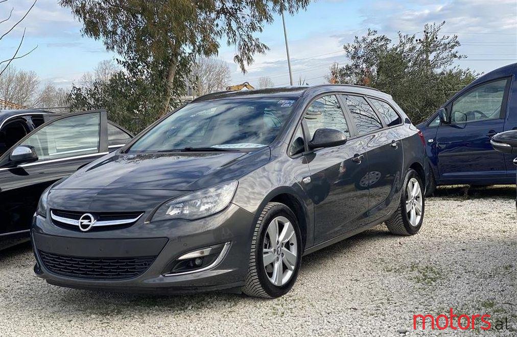 2013' Opel Astra photo #1