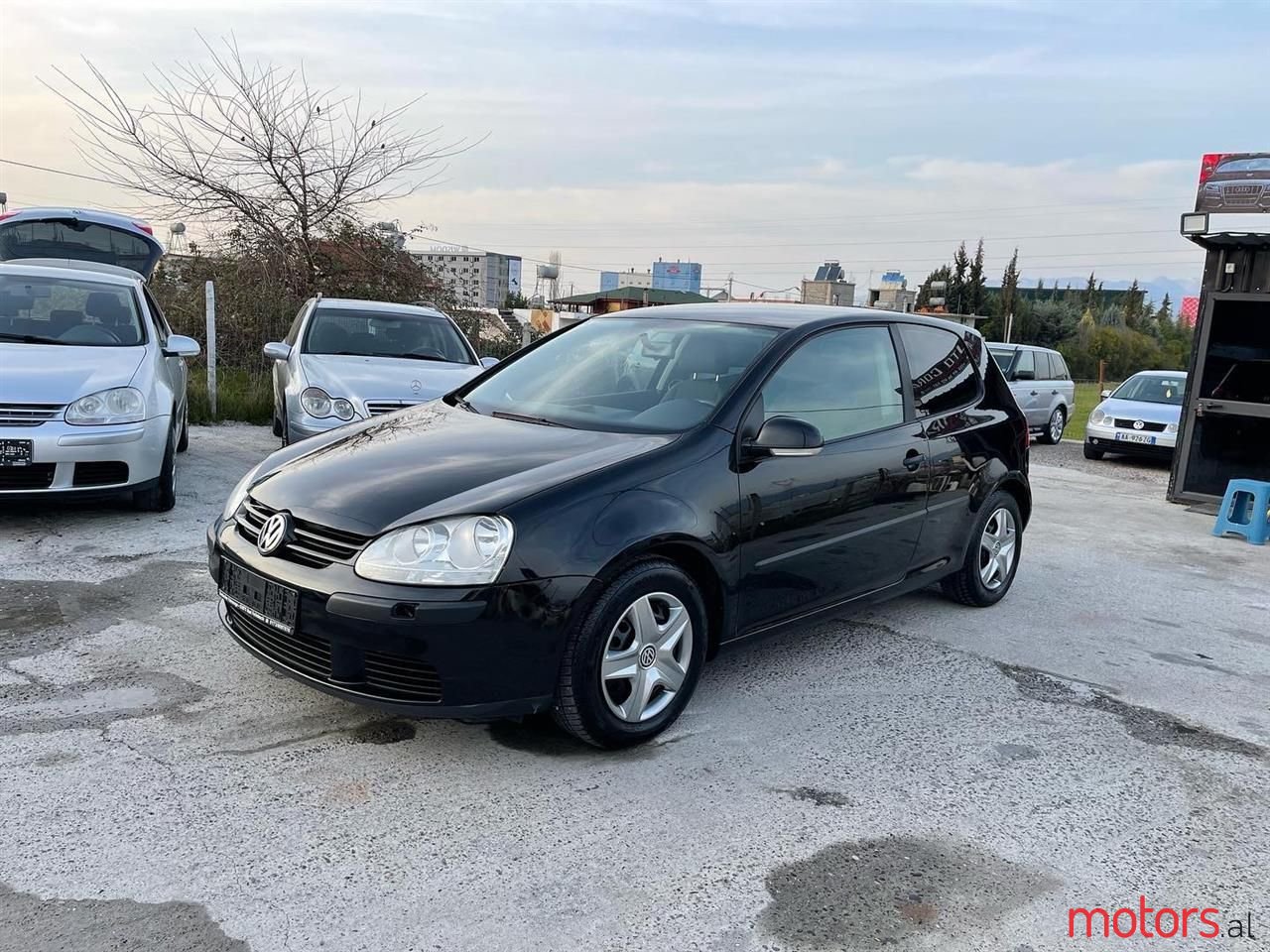 2004' Volkswagen Golf photo #1