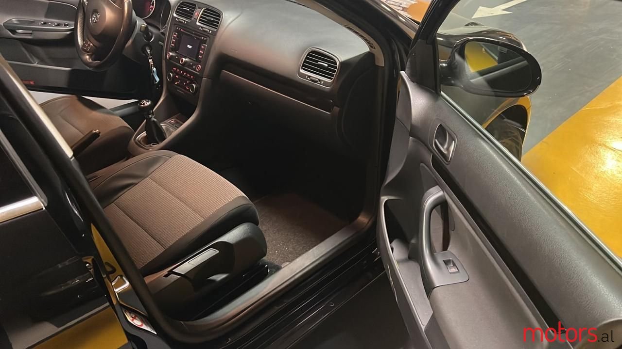 2011' Volkswagen Golf photo #6