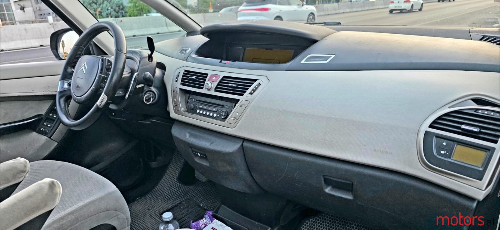 2010' Citroen C4 Grand Picasso photo #2