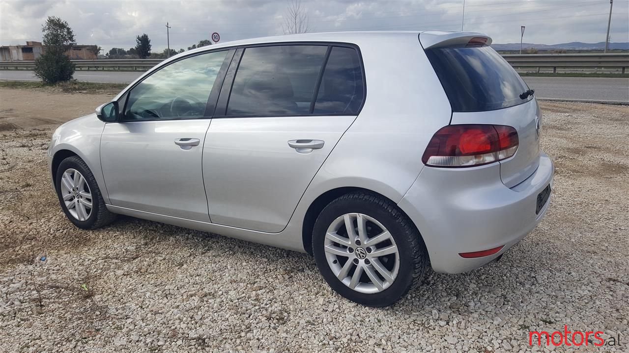 2010' Volkswagen Golf photo #2