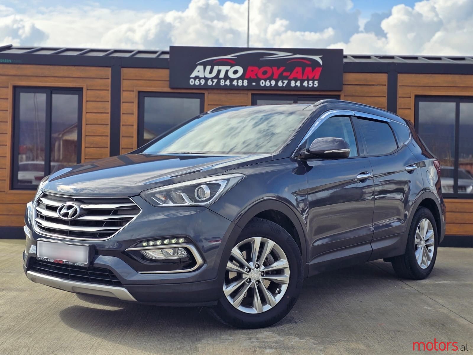2015' Hyundai Santa Fe photo #2