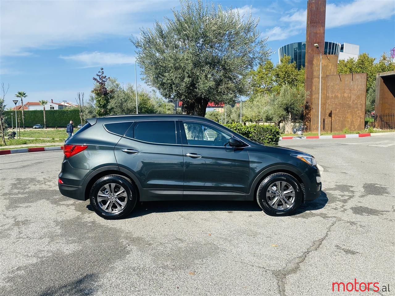 2013' Hyundai Santa Fe photo #3