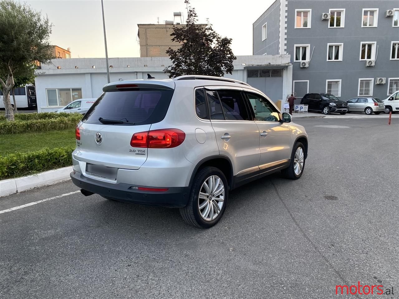 2012' Volkswagen Tiguan photo #3