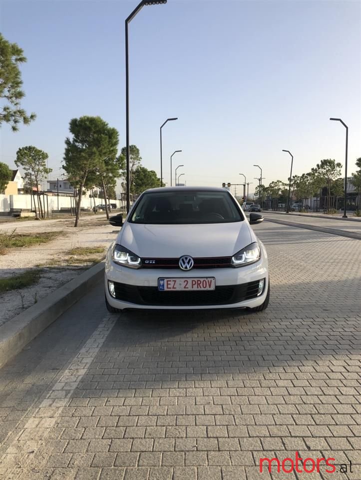 2009' Volkswagen Golf photo #4