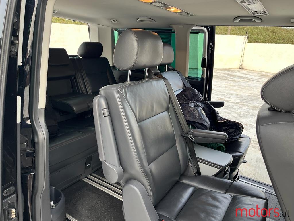 2012' Volkswagen T5 Multivan photo #6