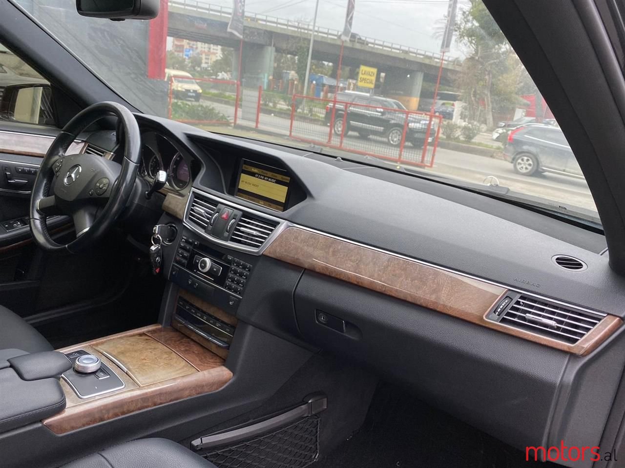 2011' Mercedes-Benz E 350 photo #6