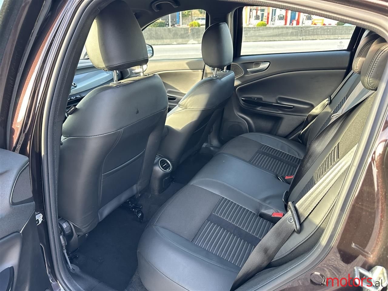 2012' Alfa Romeo Giulietta photo #6