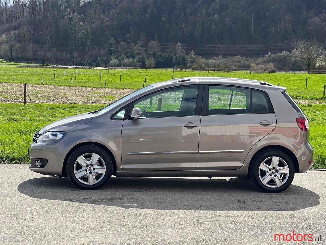 2010' Volkswagen Golf Plus photo #4