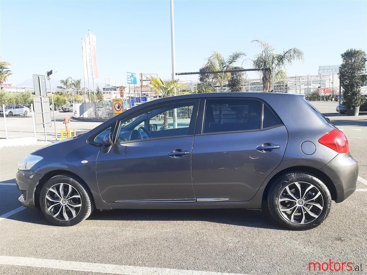 2009' Toyota Auris photo #2