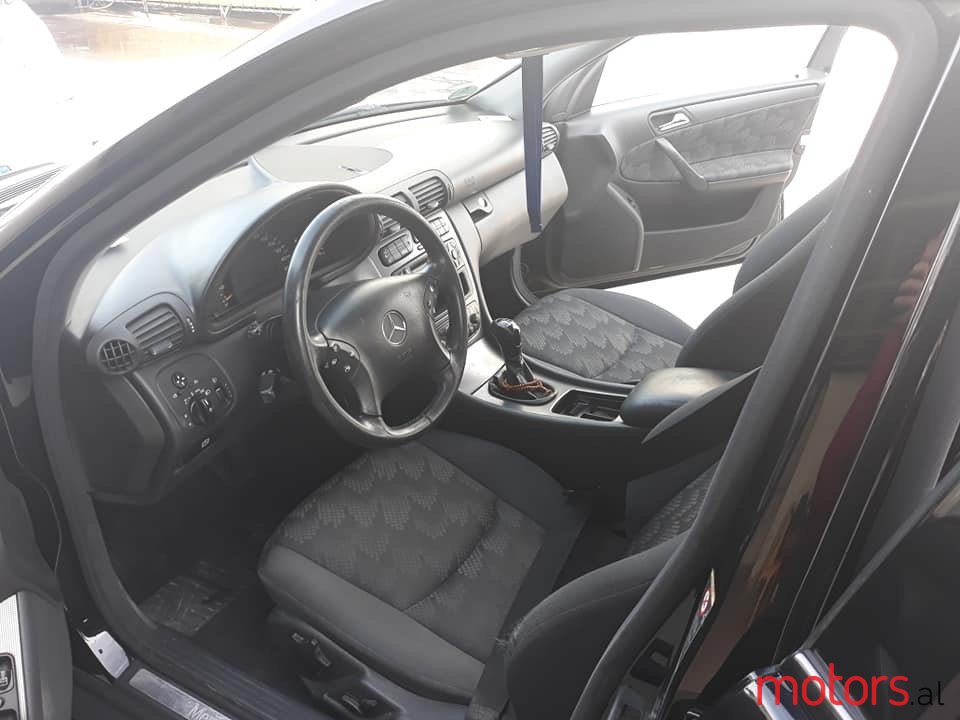 2004' Mercedes-Benz C-Class photo #2
