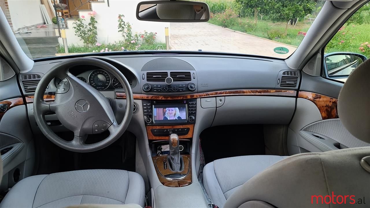 2004' Mercedes-Benz E 200 photo #5