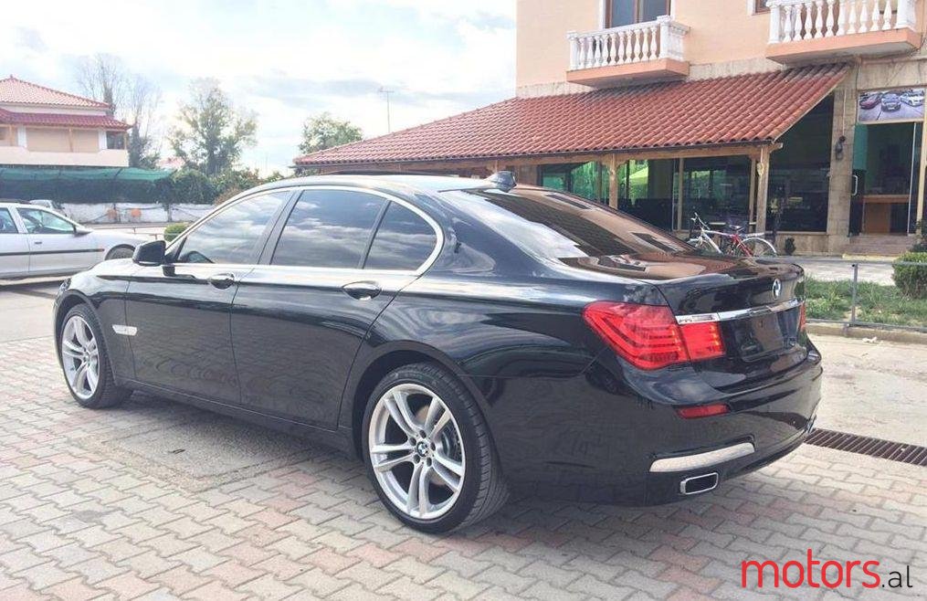 2009' BMW 740 photo #2