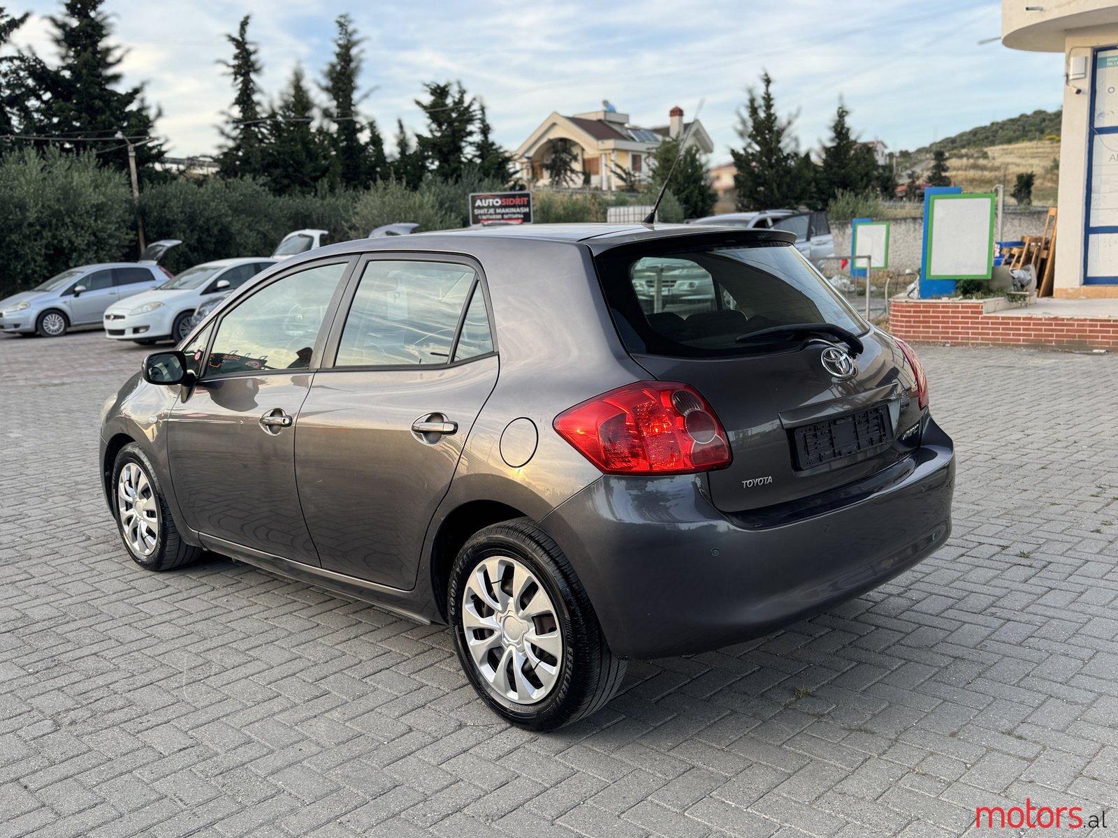 2008' Toyota Auris photo #3