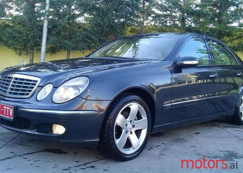 2002' Mercedes-Benz E 220 photo #2