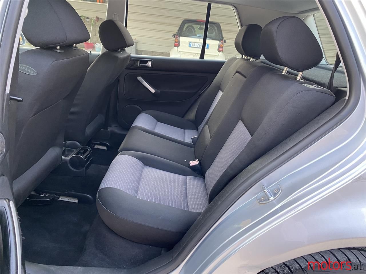 2003' Volkswagen Golf photo #2