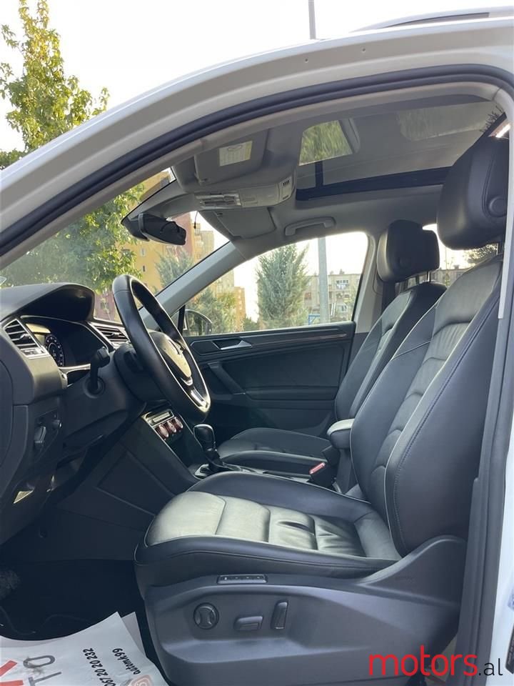 2018' Volkswagen Tiguan photo #4